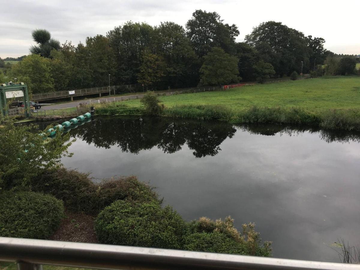 Penthouse Apartment On The River - 65 Skipper Way Saint Neots Esterno foto
