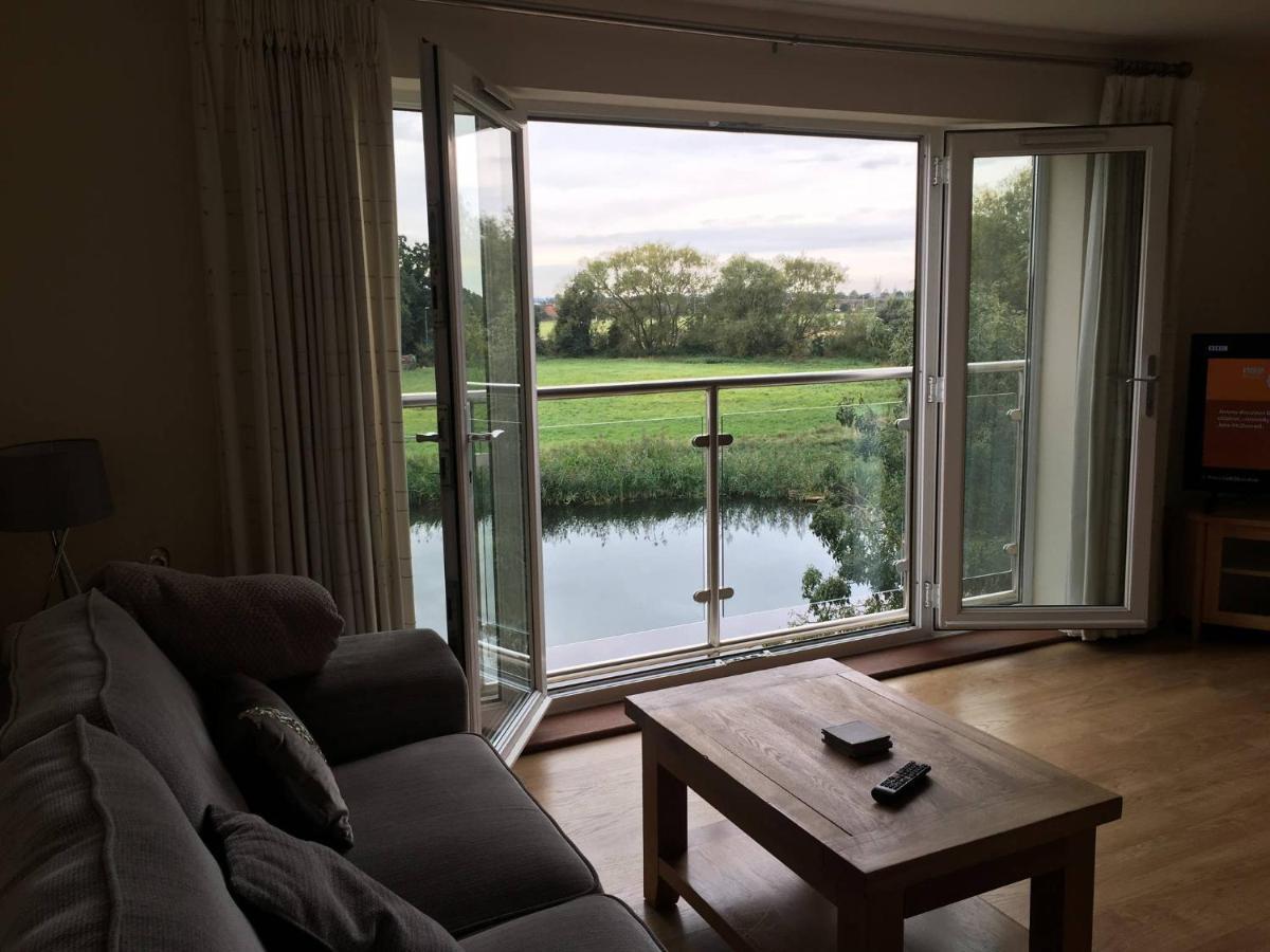 Penthouse Apartment On The River - 65 Skipper Way Saint Neots Esterno foto