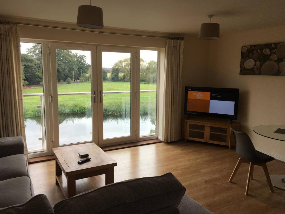 Penthouse Apartment On The River - 65 Skipper Way Saint Neots Esterno foto